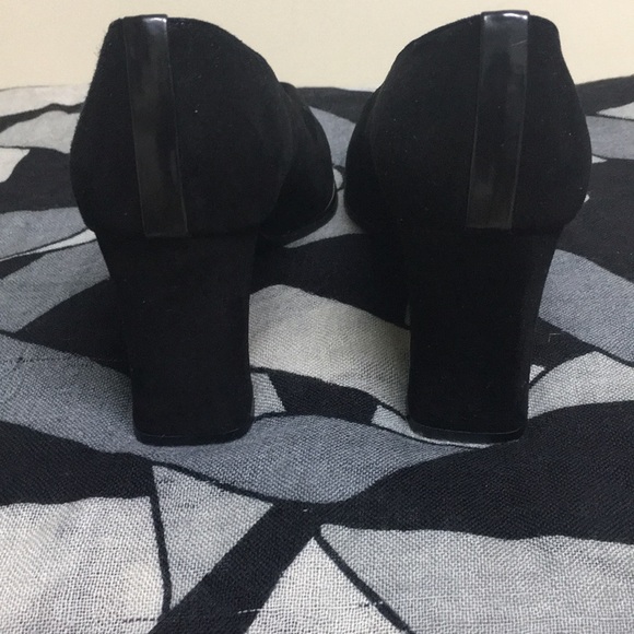 Stuart Weitzman Black suede pump - Picture 2 of 4